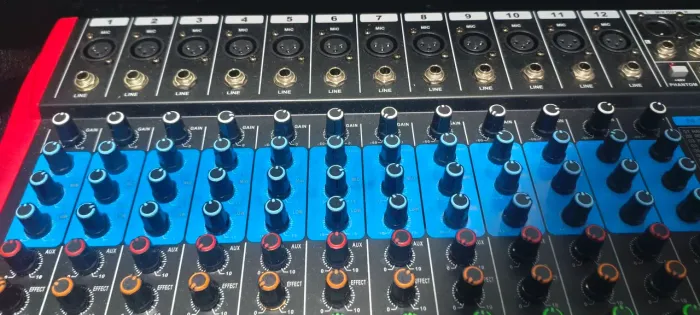 Mesa de som 12 canais Soundvoice 