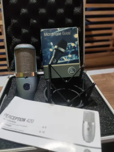Microfone de estúdio profissional AKG p/ produção musical, podcast completo condensador