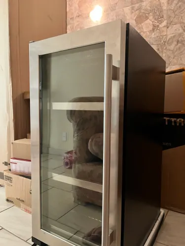 Frigobar Elettromec 220V novinho !!!