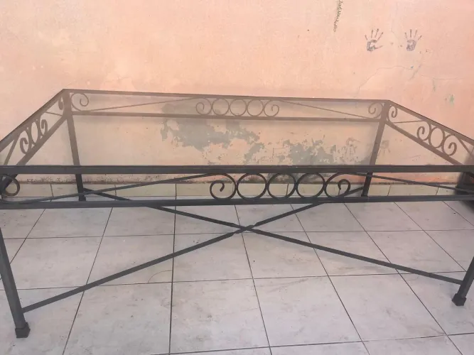 Mesa de ferro maciço com vidro de 12 mm