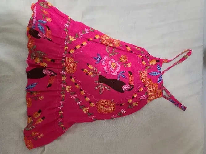 Vestido Katy Nobre infantil estampado rosa com tucanos tam PP usado 1 vez