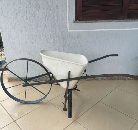 Carrinho de adubar manual