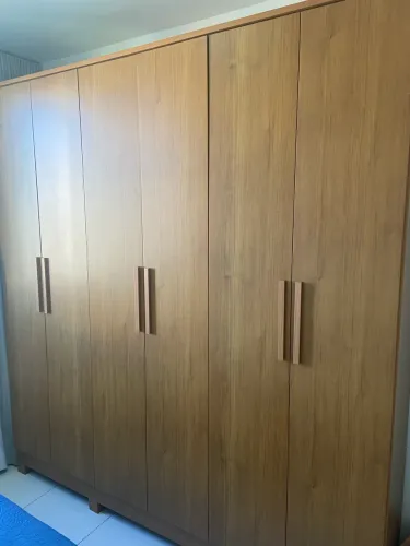 Guarda-roupa de Casal 6 Portas em MDF - Excelente Estado