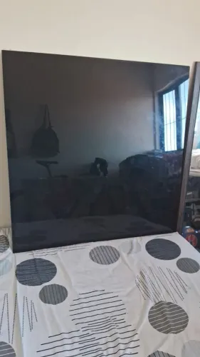 Vidro de mesa fumê, medindo 90x90, 170 reais. Retirada no Valentina.