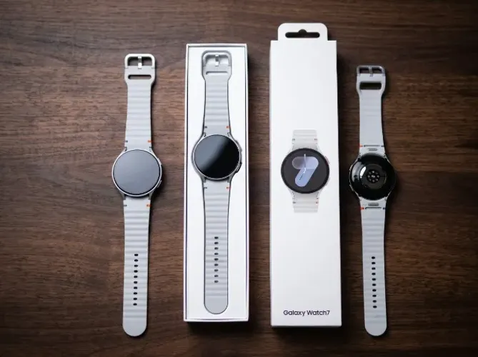 Samsung Galaxy Watch7 Smartwatch 44mm - Prata Prateado