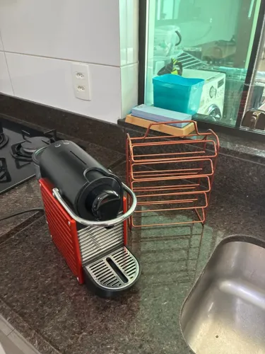 Máquina de Café Expresso Nespresso + Porta Cápsulas