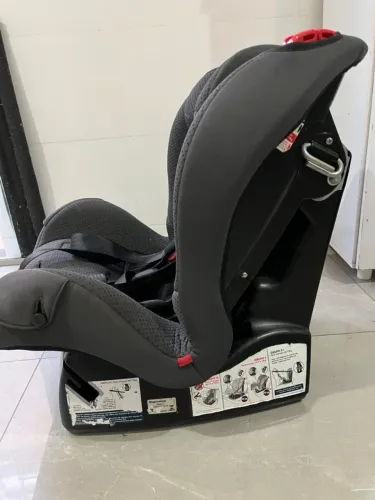 Cadeira infantil Borigotto para carro em excelente estado 