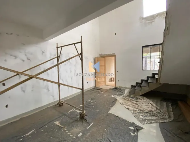 Casa geminada alto padrão com 4 Quartos 3 banheiros no bairro Heliópolis.