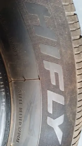 Dois Pneus aro 14 para carro