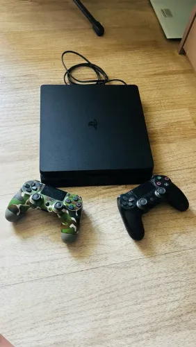 PS4 + 2 controles