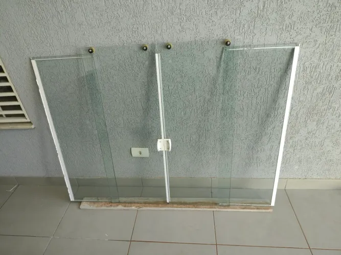 Janela de vidro 1,10x1,50 valor 200,00 