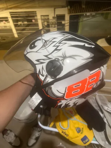 Capacete TAM 60 usei apenas uma vez