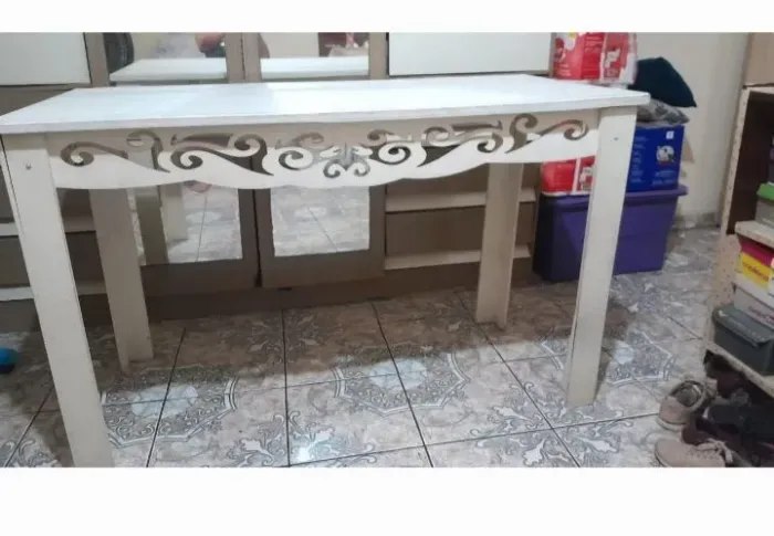 Mesa provençal branca em MDF 