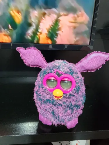 Boneco Furby Original com Orelhas de Tecido ( Desapego)