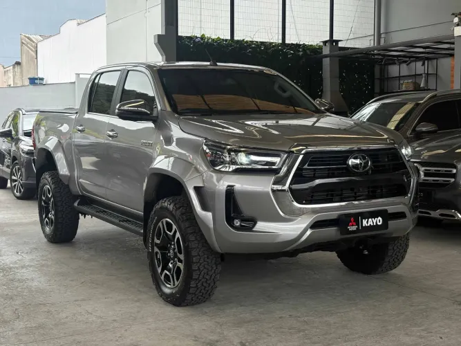 Toyota Hilux CD SRX Plus 4X4 2.8 TDI Die. Aut. 2024