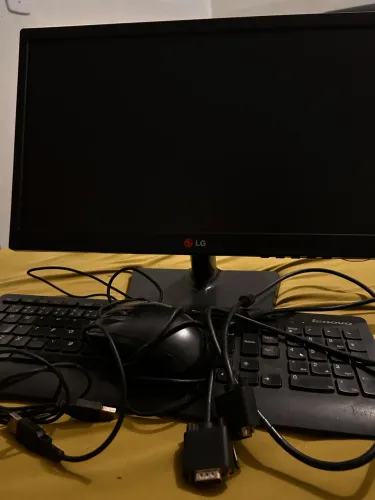 Monitor, mouse e teclado