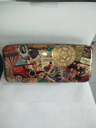 Lata antiga vintage de época.
