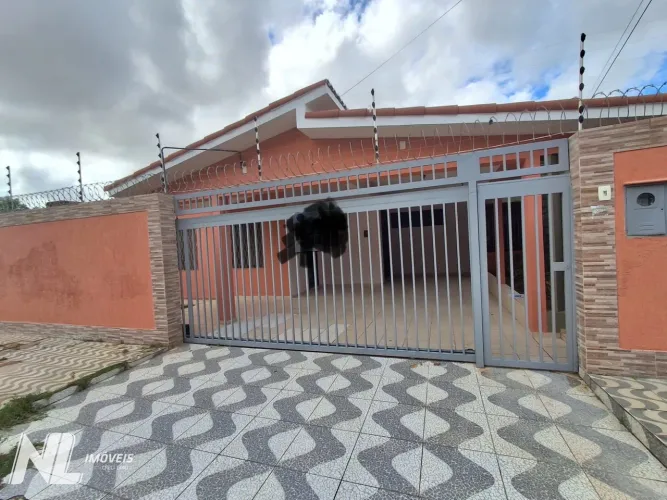 Vende-se casa Pitimbu com 4 quartos, 1 suíte, 230m2 de área construída e 360m2