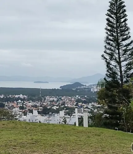 Terreno em Condomínio fechado no Córrego Grande ! Colina dos Açores !