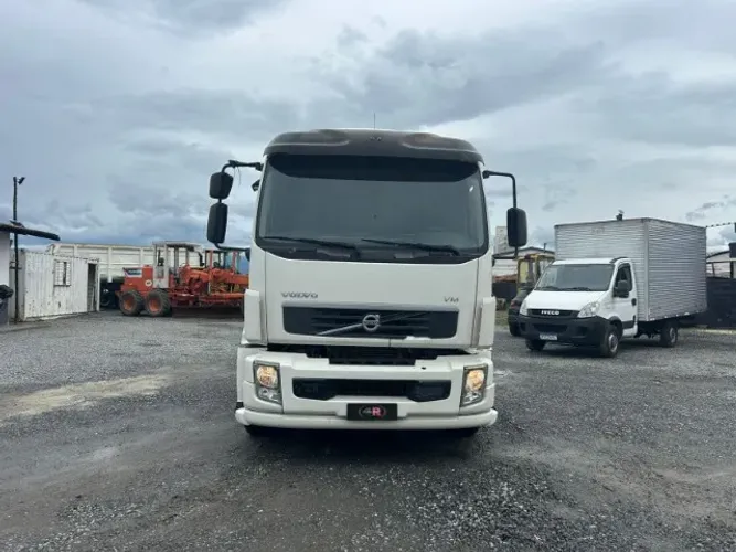 VOLVO VM 330 TOCO 4X2 2 unidades