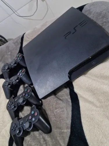 Vendo PS3 + 4 controles + 40 jogos no instalados no HD