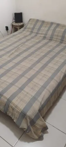 Cama de madeira maciça e colchão Queen size de molas ensacadas só 590 Reais