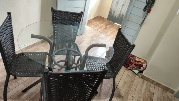 mesa com 4 cadeiras