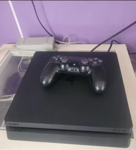 Ps4 slim 500GB + 2 controles + 2 jogos