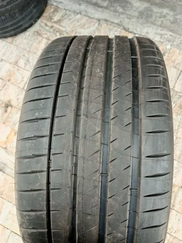 Pneu 295-35-R21 Michelin