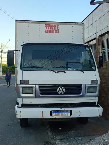 Caminhão baú para mudanças e fretes com melhor preço da serra 