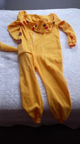 Pikachu pijama/ agasalho 10-12 anos