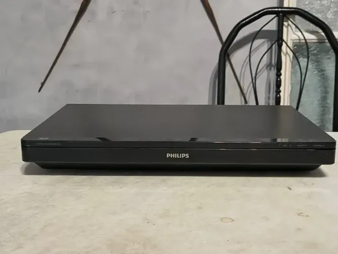 Home Theater Philips HTB5570D Blu-Ray DVD CD Player Internet 5.1 Som