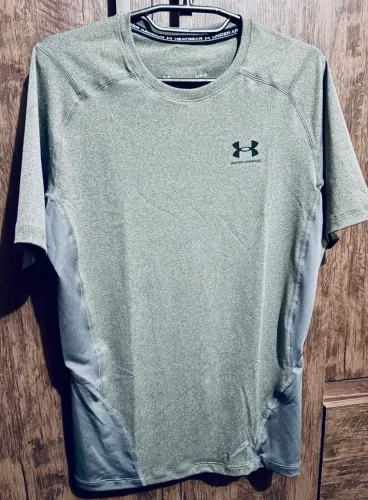 Camisa de compressão Under Armour HeatGear Cinza Tamanho G Usado