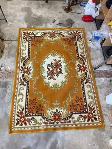 Tapete Persa Dimensões: 180cm x 130 cm aproximadamente.