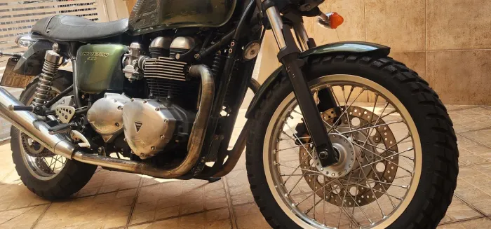 Thruxton Triumph 2014 Café Racer