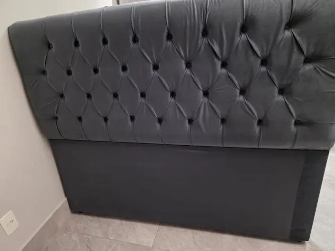 Oportunidade só hoje Cabeceira de Cama tamanho Queen Nova em Veludo Suede Cinza