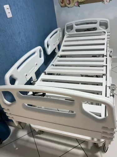 Cama Hospitalar Motorizada Pilati Evolution Steel com elevação elevação elétrica do leito