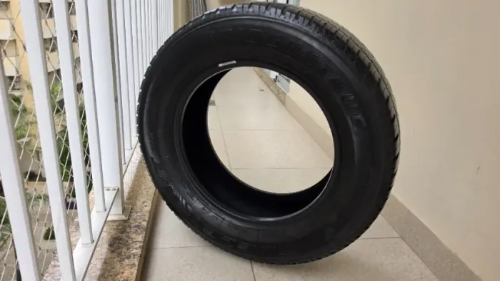 Pneu Bridgestone Dueler H/T Usado