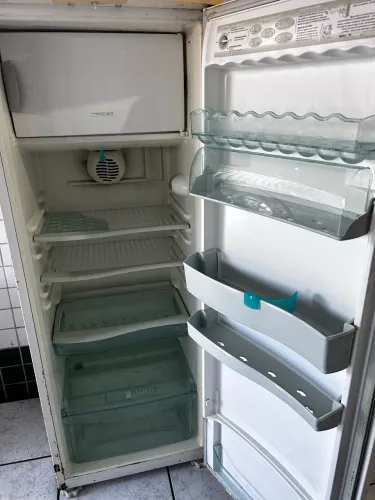 Geladeira semi nova