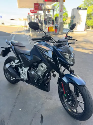 CB 300F 2025