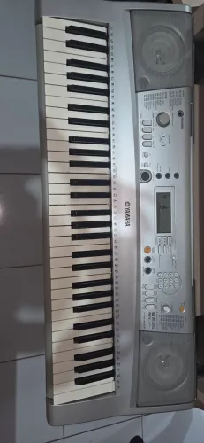 Teclado Yamaha PSR E303