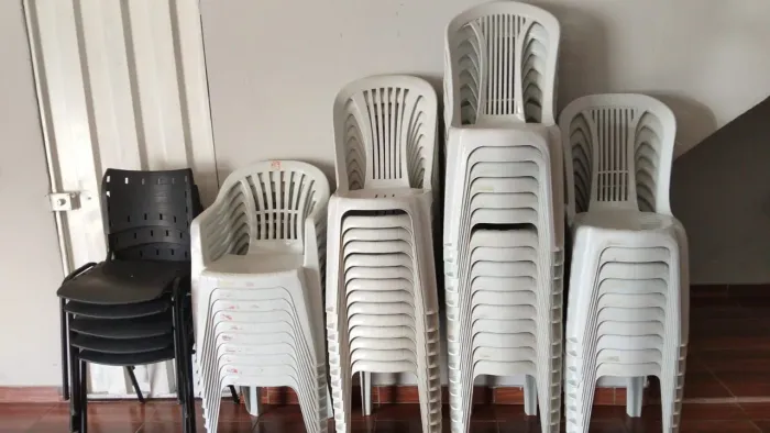 Cadeira plástico 30,00