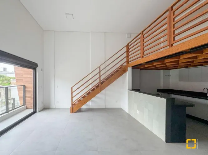 Studio Semi-Mobiliado Próximo do Floripa Shopping - Conforto e Conveniência