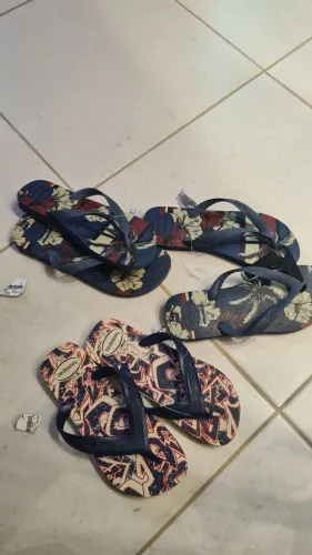  3 Sandália havaianas por R$50,00