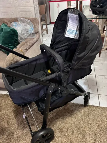 Carrinho de Bebê + Bebê conforto