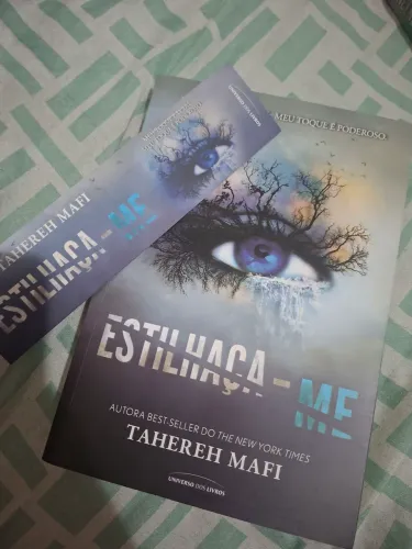 Livros Saga Estilhaça-me
