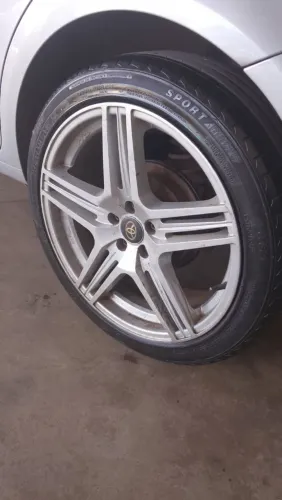 Rodas aro 17 com pneus 80%