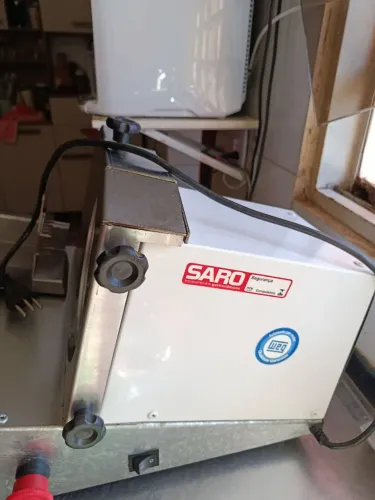 Vende se maquina de cortar queijo