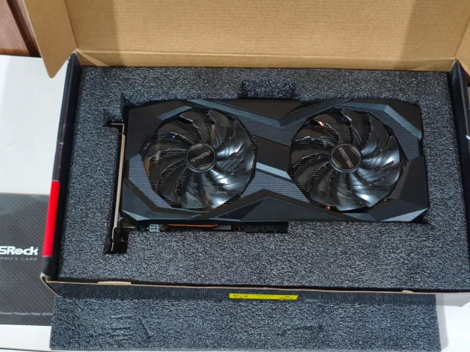 Vende-se RX 6600 - Acompanha Caixa 