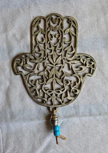 Hamsa ou Mão de Fátima decorativo em metal